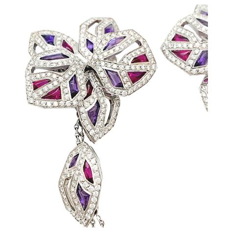 boucles d'oreilles caresse d'orchidées cartier|Boucles d'oreilles Caresse d'Orchidées par Cartier.